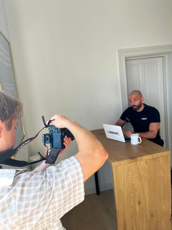 Bag kameraet hos ClicknContent