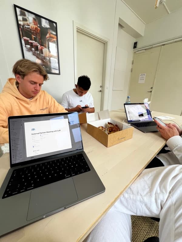 Bag kameraet hos ClicknContent