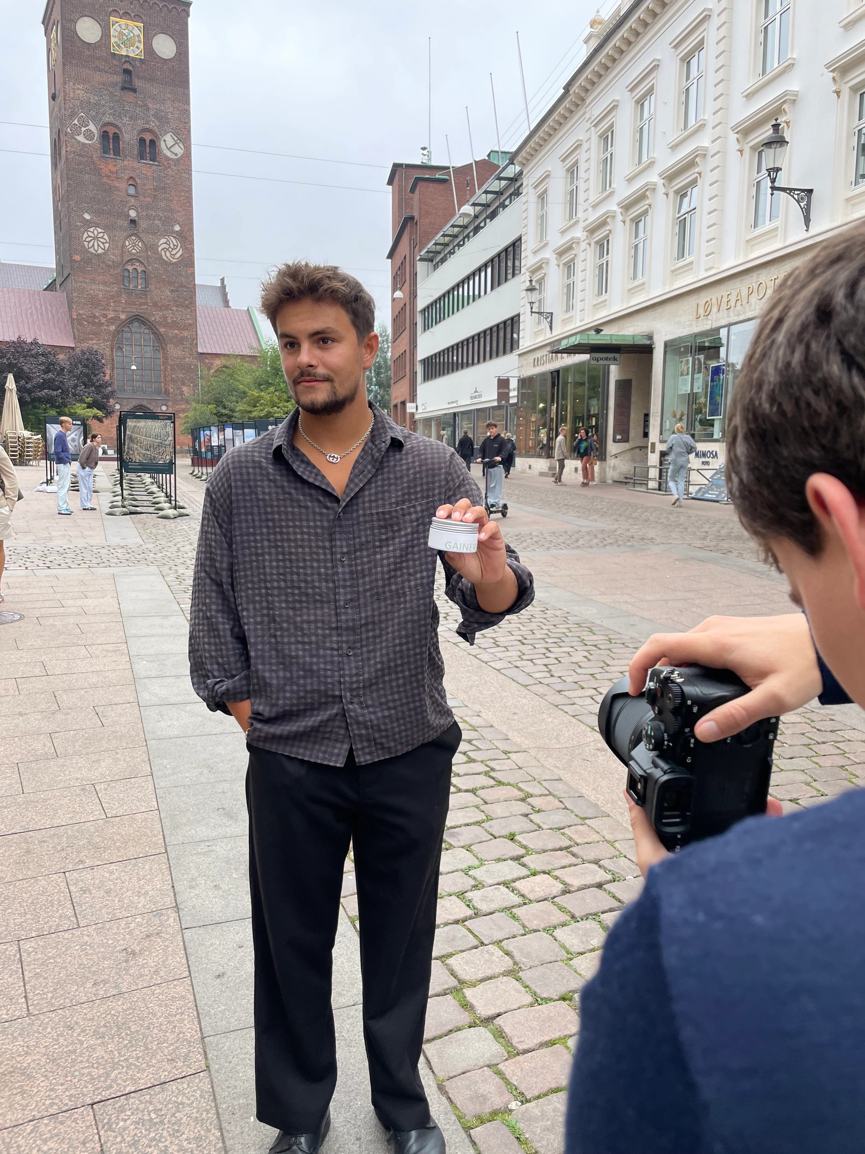 Bag kameraet hos ClicknContent