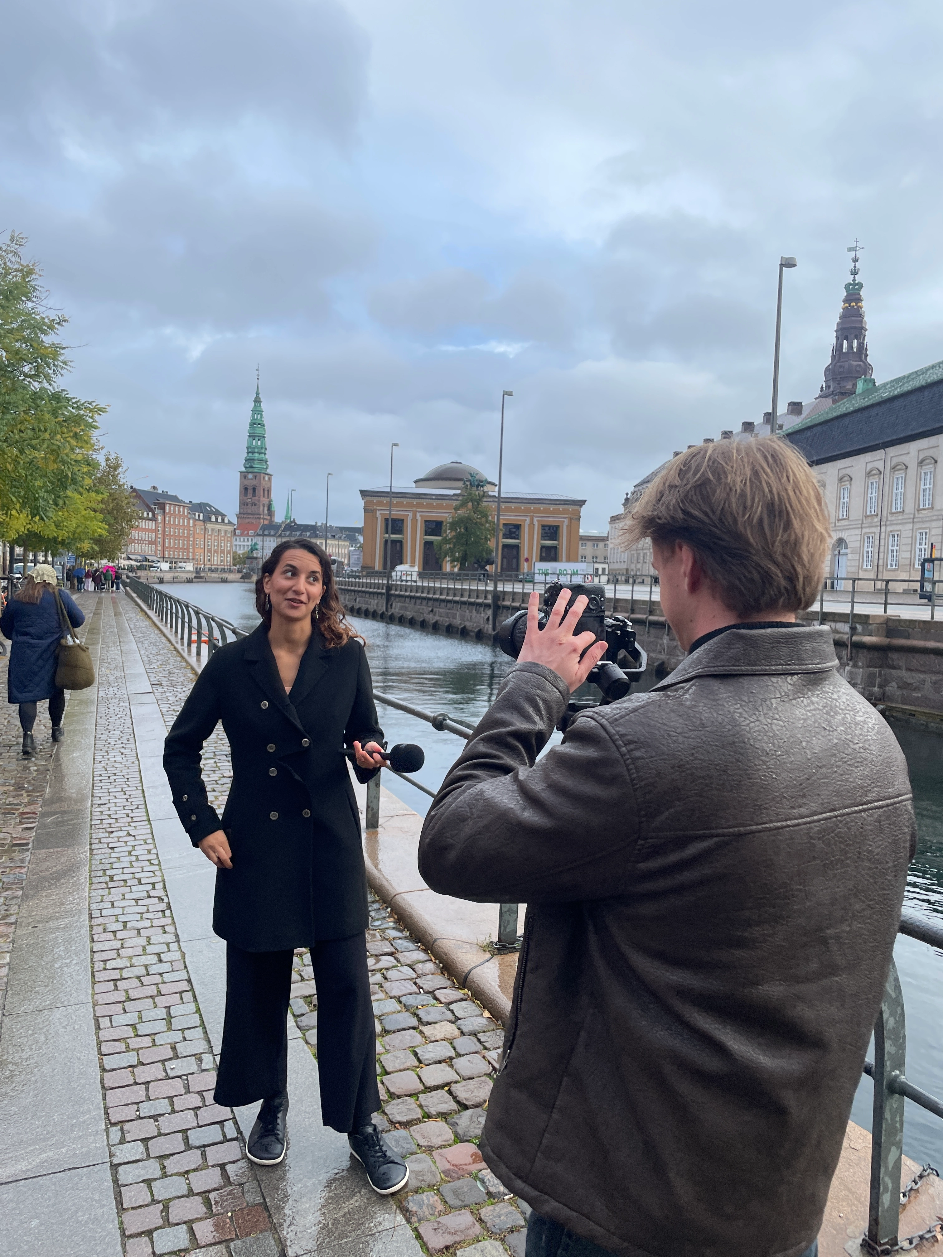 Bag kameraet — ClicknContent