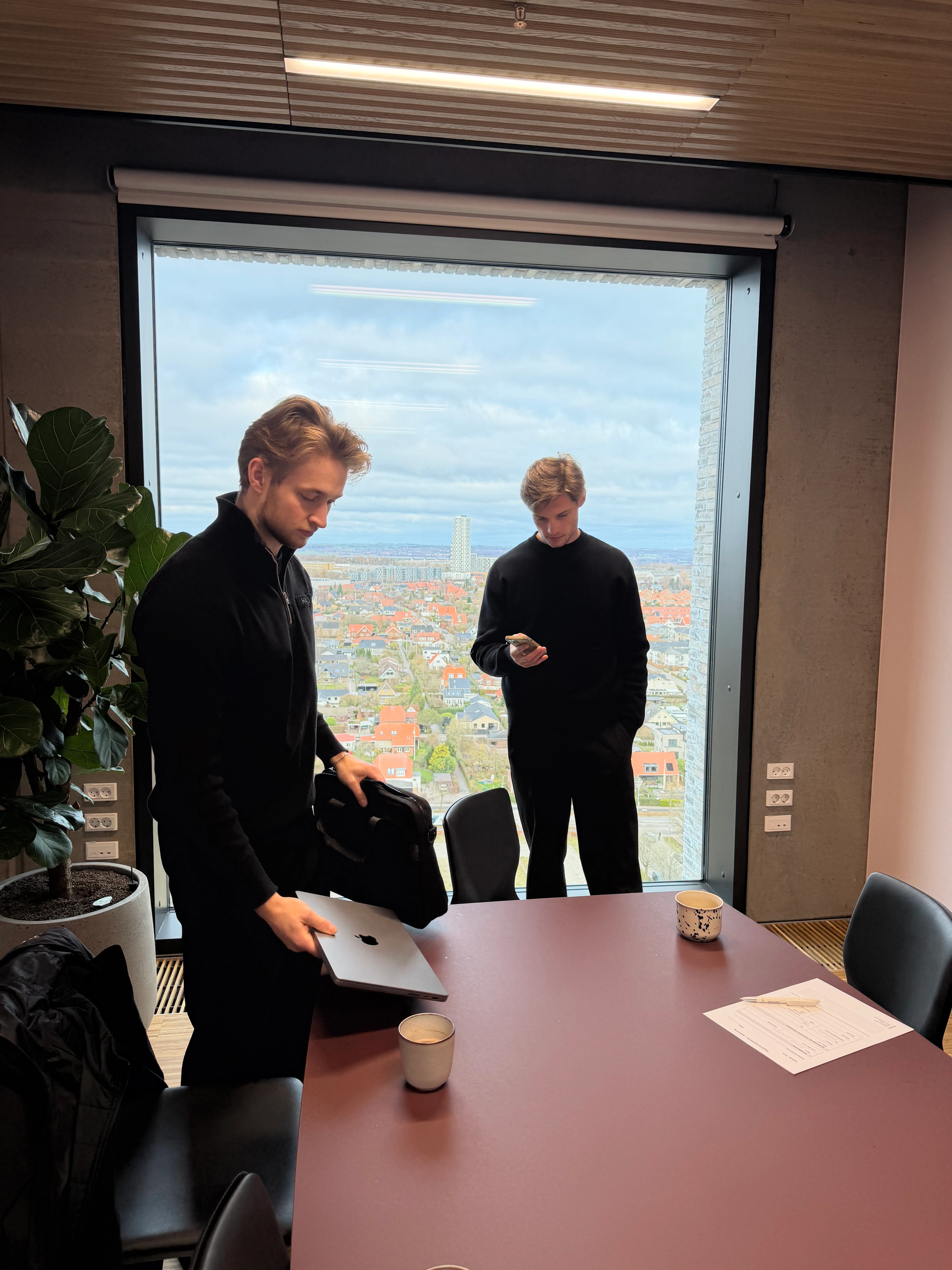 Bag kameraet — ClicknContent