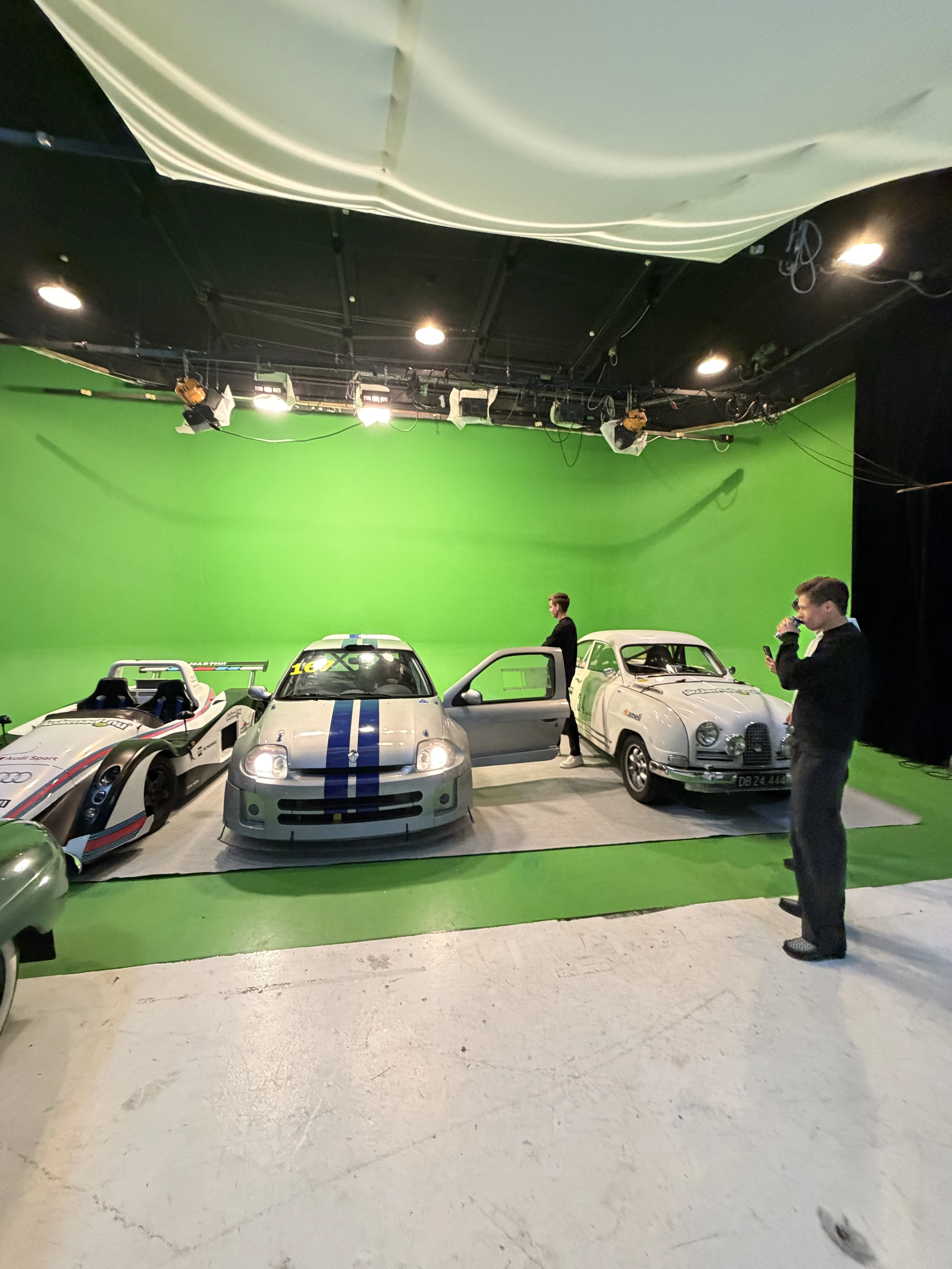 Bag kameraet — ClicknContent